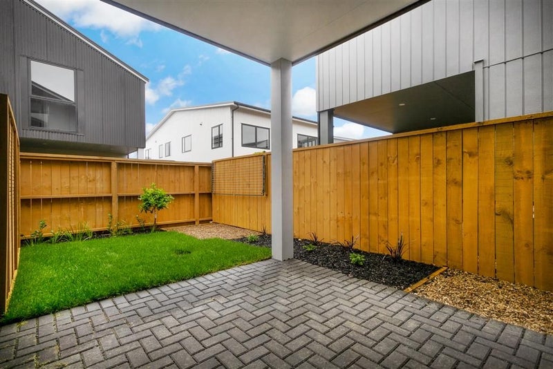 21 Pukewhero Rise, Westgate, Auckland - Carousel 11