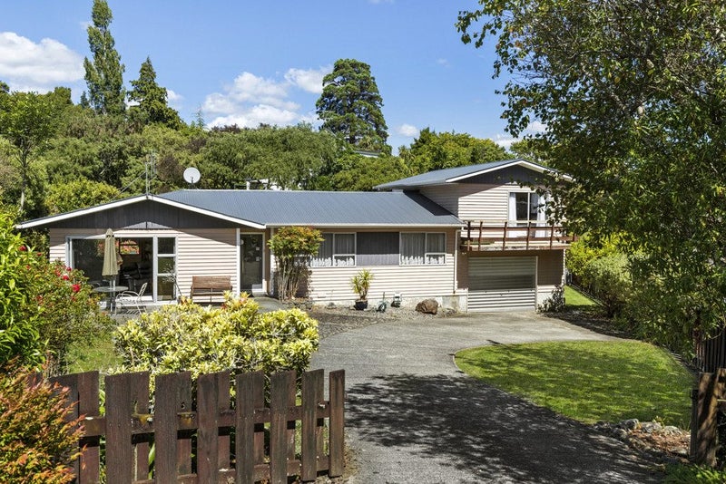 8 Radiata Grove, Brown Owl, Upper Hutt - Carousel 1