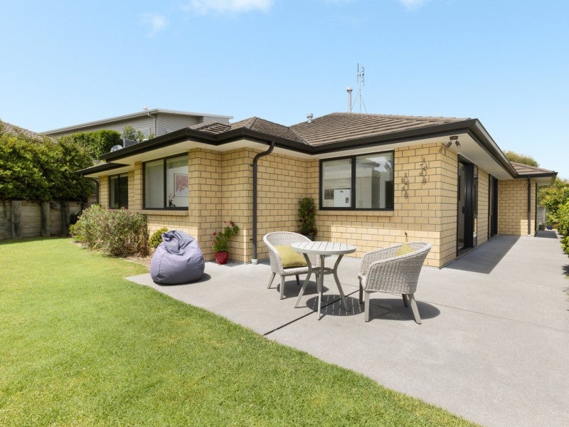 137 Castlewold Drive, Bethlehem, Tauranga - Carousel 1