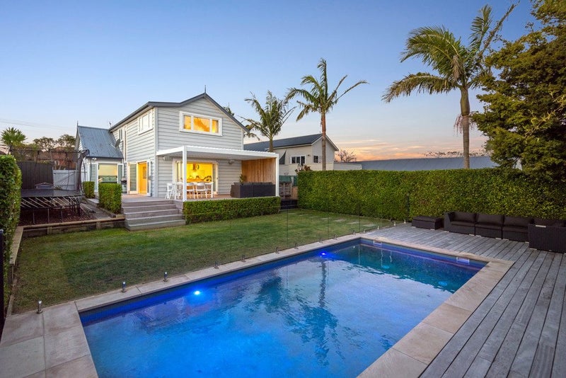 9 Coronation Street, Belmont, Auckland - Carousel 2