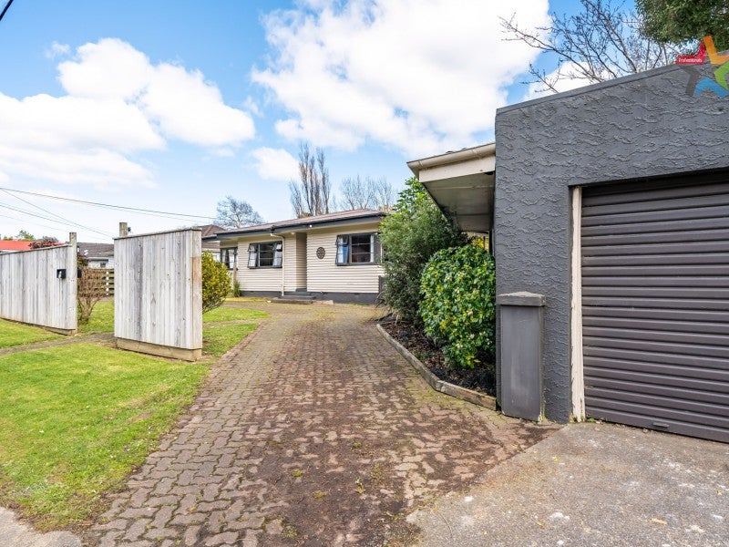 98 Main Road, Wainuiomata, Lower Hutt - Carousel 21