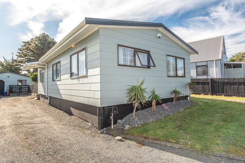 21 Manuka Street, Castlecliff, Whanganui - Carousel 1