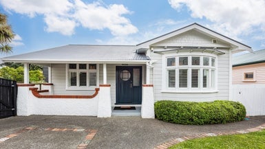 108 Clyde Street, Island Bay, Wellington - Carousel 1