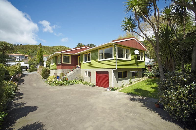 14 Woodman Drive, Tawa, Wellington - Carousel 1