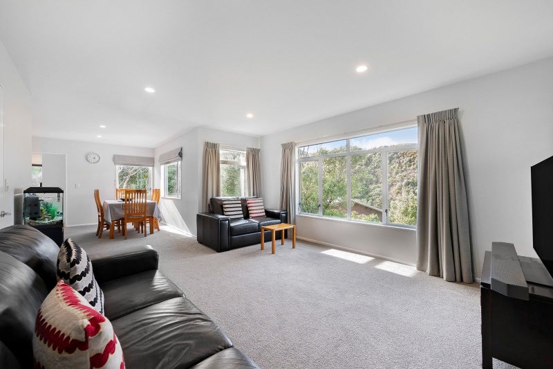 20 Longmont Terrace, Churton Park, Wellington - Carousel 2