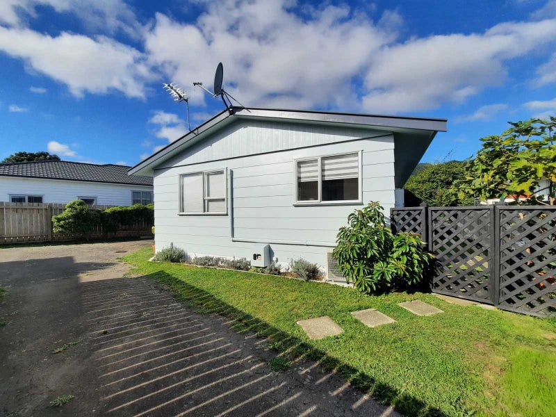 1/6 Awamutu Grove, Waiwhetu, Lower Hutt - Carousel 1