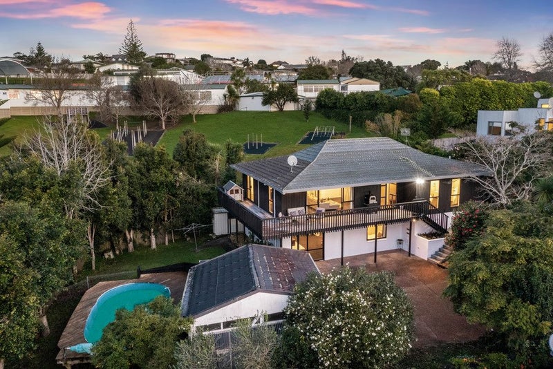 39 Lastel Place, Shelly Park, Auckland - Carousel 1