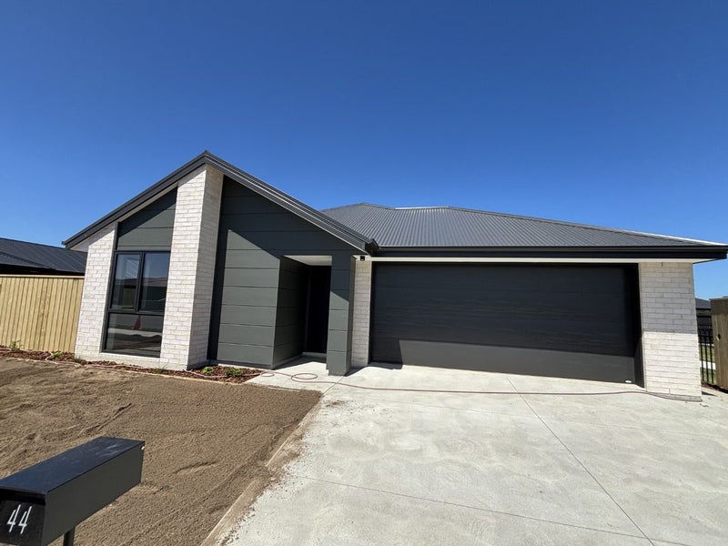 44 Lunn Crescent, Leeston, Leeston - Carousel 1