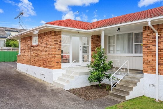 2/70 Tawa Road, Onehunga, Auckland - Carousel 1