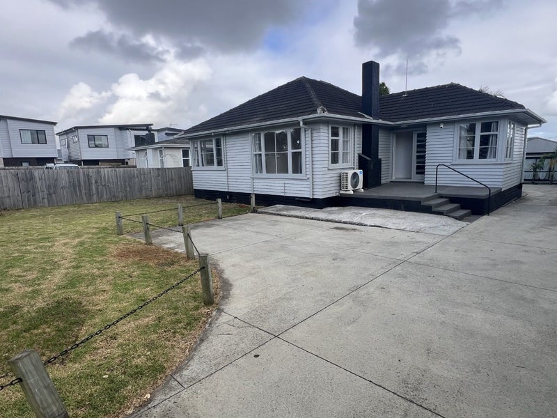 447 Massey Road, Mangere East, Auckland - Carousel 1