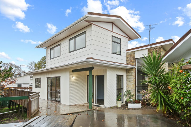 25 Montana Place, Merrilands, New Plymouth - Carousel 1