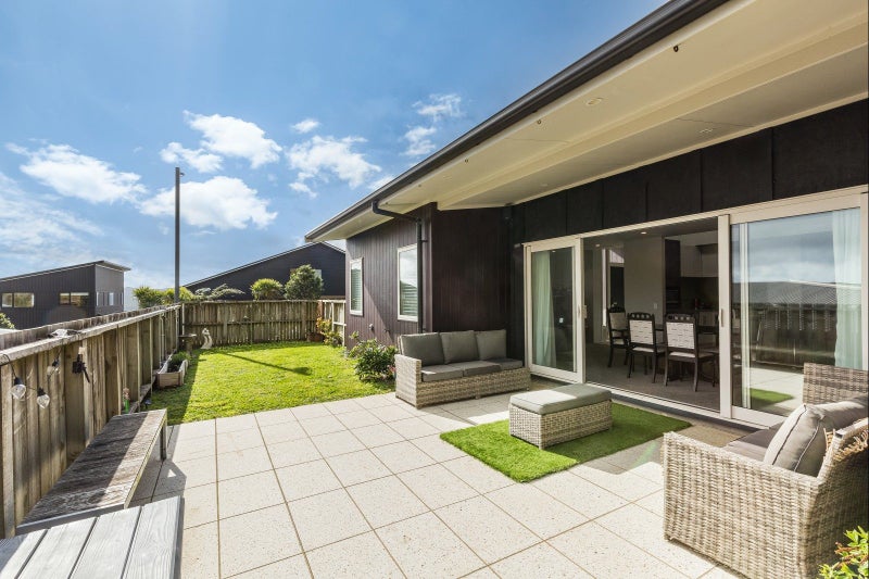 60 Cedarwood Street, Woodridge, Wellington - Carousel 1