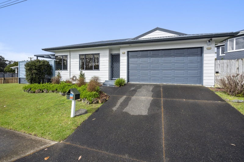 4A Barron Drive, Green Bay, Auckland - Carousel 1