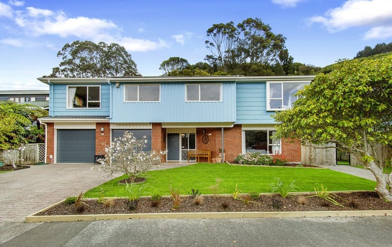 52 Peterhouse Street, Tawa, Wellington - Carousel 1