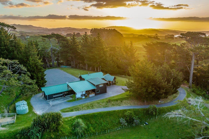 218 Flightys Road, Judgeford, Porirua - Carousel 1