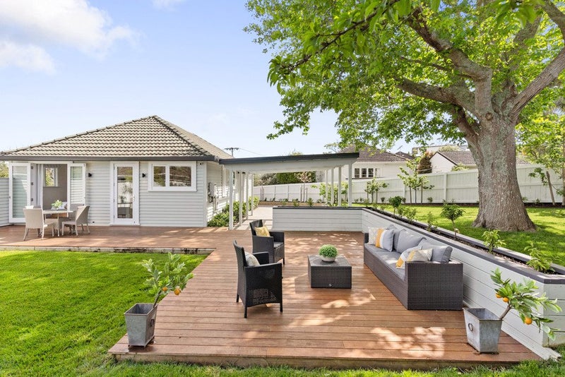 9 Tui Street, Belmont, Auckland - Carousel 2