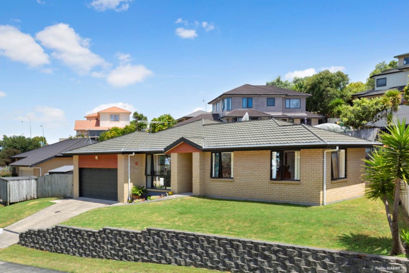 6 Pharlap Drive, Fairview Heights, Auckland - Carousel 1