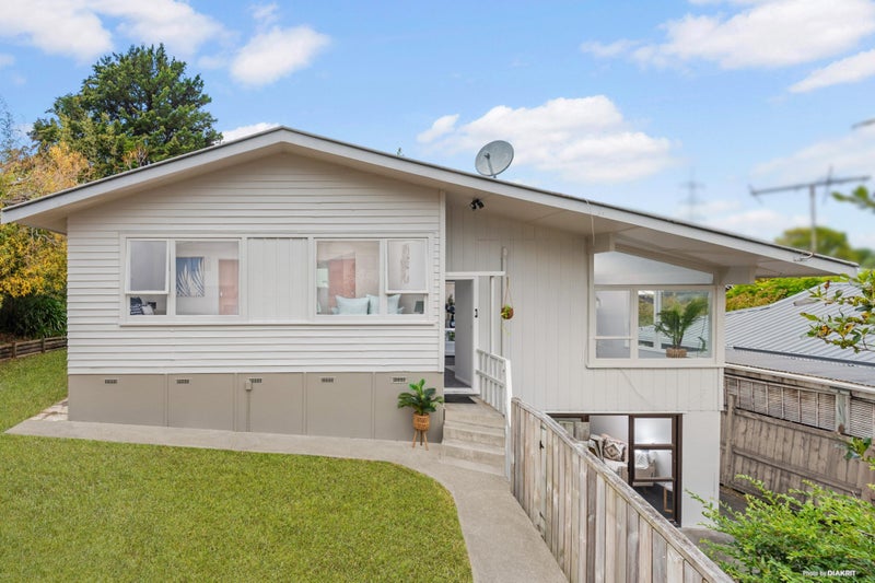 1/10 Oriana Avenue, Lynfield, Auckland - Carousel 23