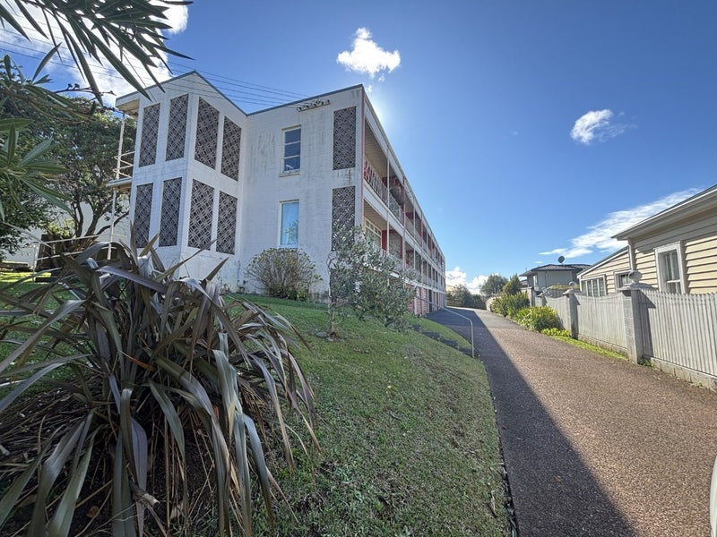 11/219 Onewa Road, Birkenhead, Auckland - Carousel 2