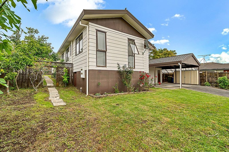 55 Hassan Drive, Massey, Auckland - Carousel 1