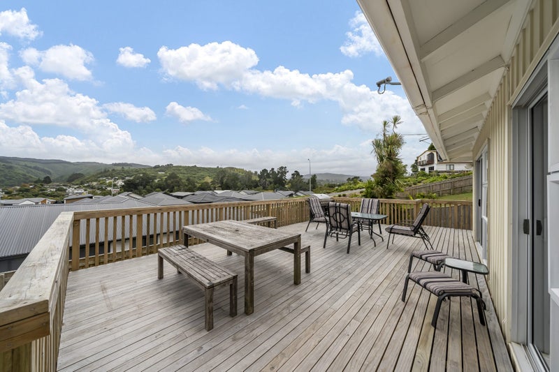 39 Aniseed Grove, Timberlea, Upper Hutt - Carousel 2
