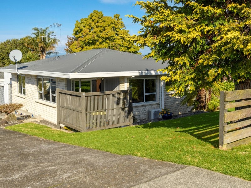 32 Cambridge Road, Judea, Tauranga - Carousel 1