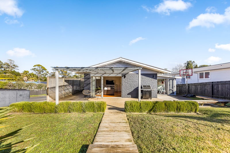1/32 Paragon Avenue, Beach Haven, Auckland - Carousel 1