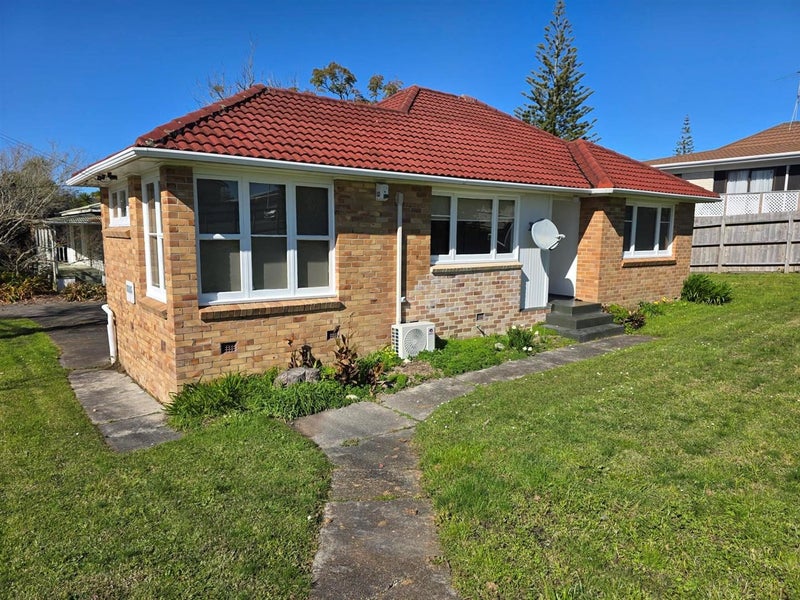 86 Titirangi Road, New Lynn, Auckland - Carousel 1