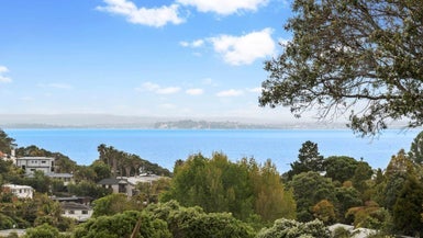 2/3 Peter Terrace, Castor Bay, Auckland - Carousel 1