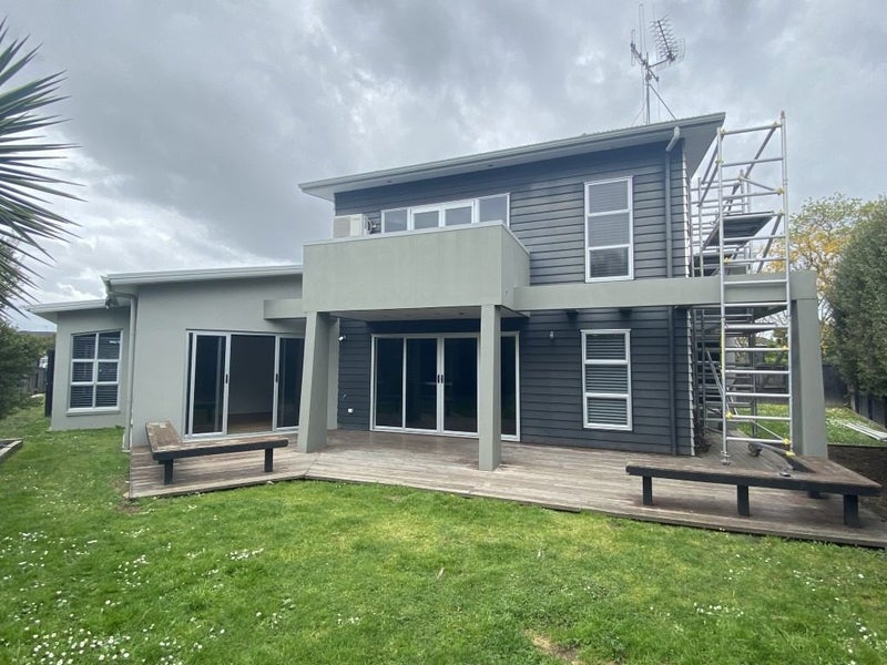 30 Gibbston Close, Huntington, Hamilton - Carousel 1