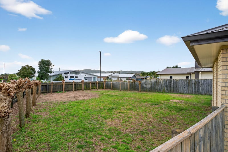 9 Joanne Street, Lytton West, Gisborne - Carousel 35