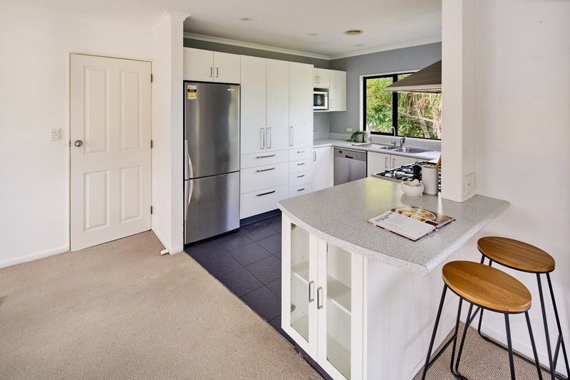 22 Domanski Crescent, Owhiro Bay, Wellington - Carousel 2