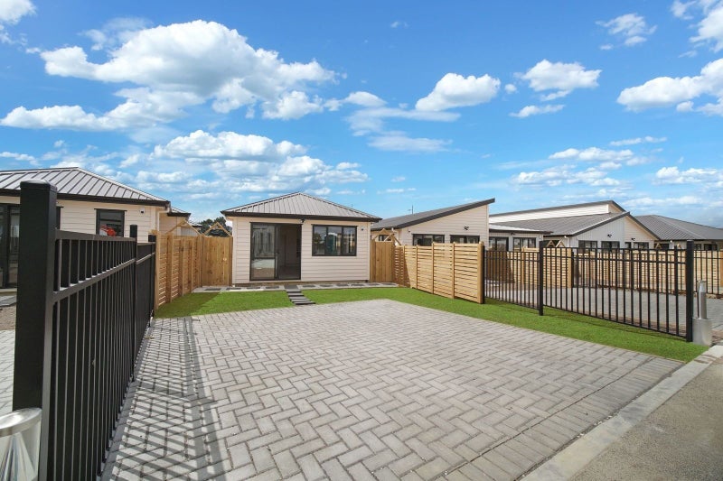 5 Tributary Parade, Karaka, Papakura - Carousel 14