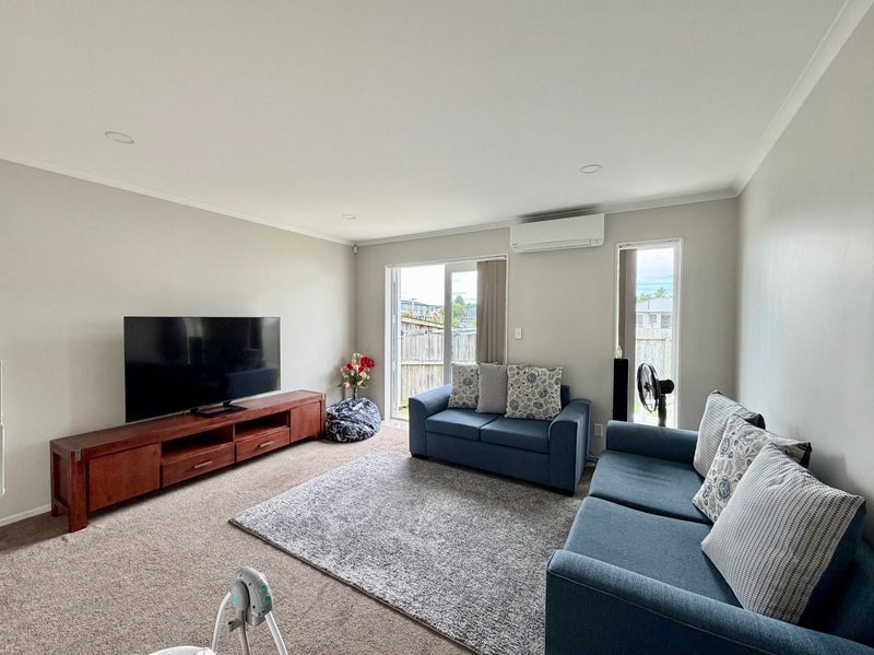 21 Stitchbird Crescent, Papakura, Papakura - Carousel 1
