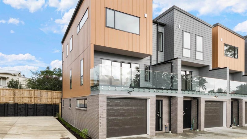 5/18 Pine Street, New Lynn, Auckland - Carousel 1