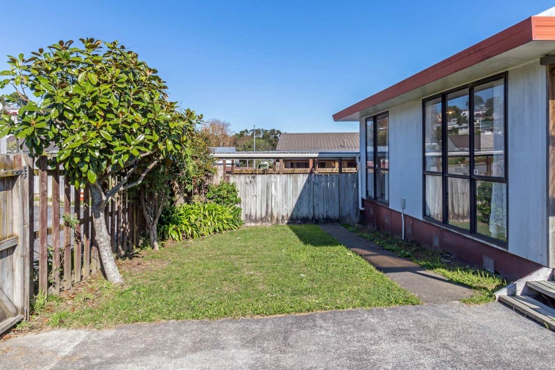 2/29 Devonshire Road, Unsworth Heights, Auckland - Carousel 2