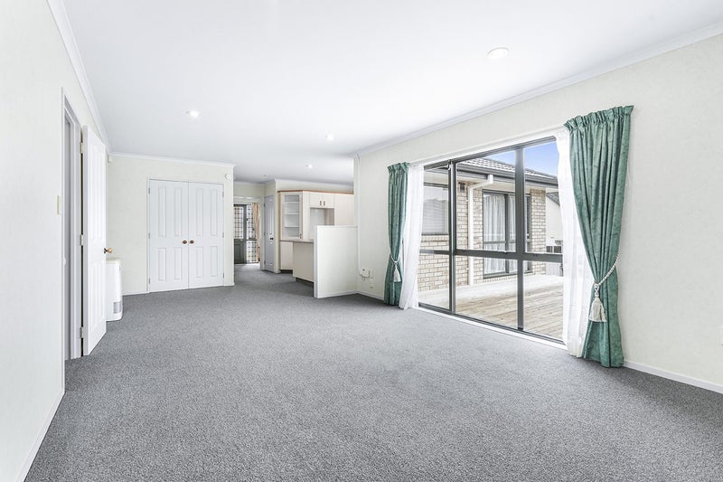 18 John Webb Drive, Glenview, Hamilton - Carousel 2