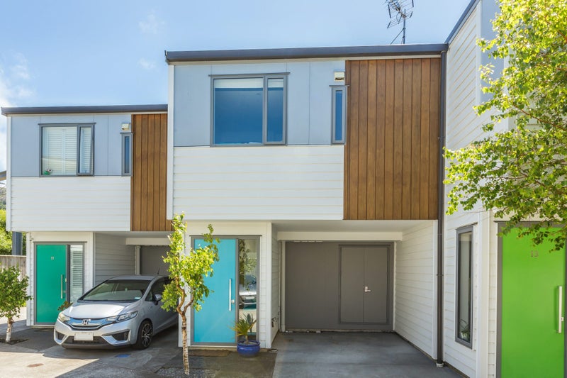 12/7 Handyside Street, Tawa, Wellington - Carousel 1