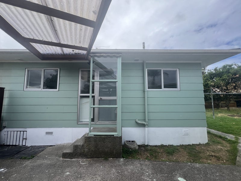 2/23 Challen Close, Conifer Grove, Takanini - Carousel 2