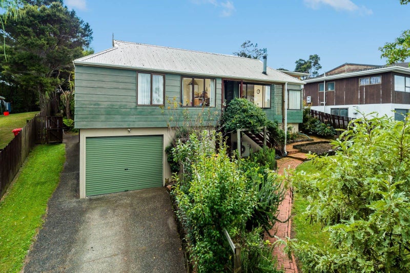 25 Glen Vista Place, Bayview, Auckland - Carousel 1