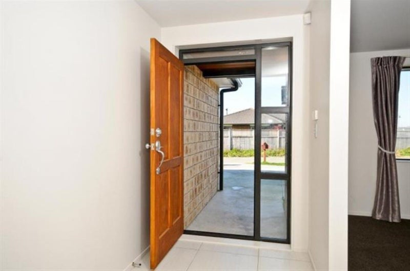 78 Barrington Drive, Huntington, Hamilton - Carousel 2