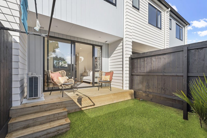 4/3 Derrett Place, Mangere Bridge, Auckland - Carousel 1