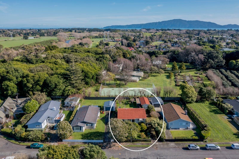 16 Leybourne Avenue, Waikanae - Carousel 19