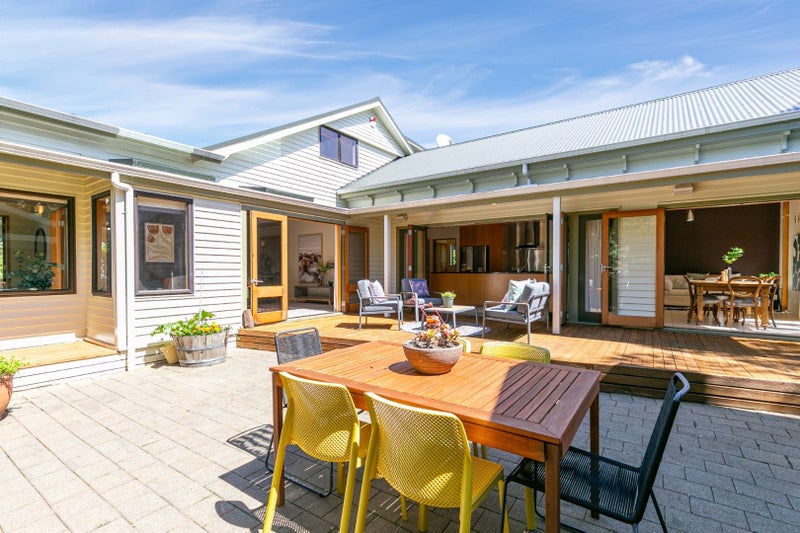 8 Ranikhet Way, Khandallah, Wellington - Carousel 1