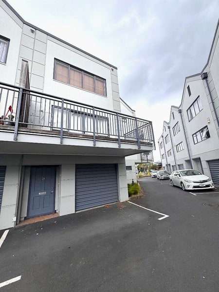 24/6 Ambrico Place, New Lynn, Auckland - Carousel 22