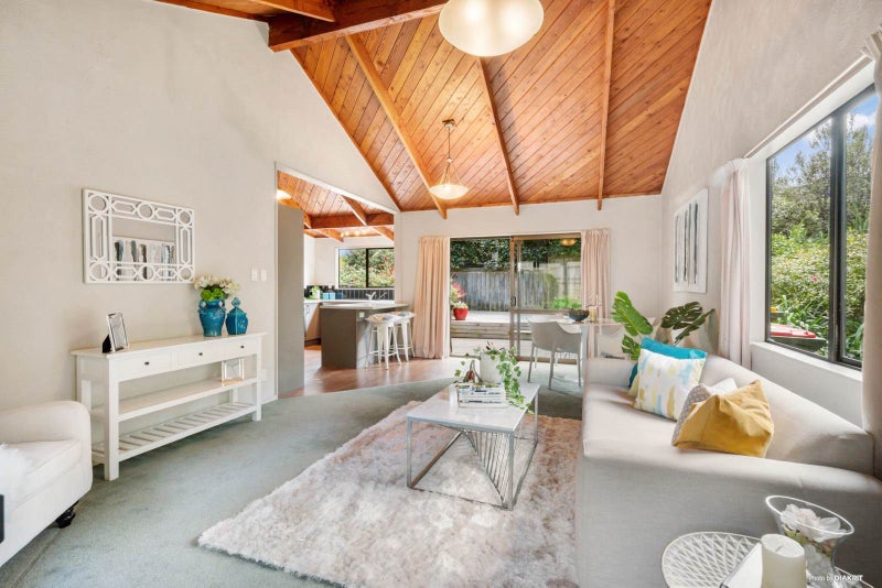 2/30 Woodlands Crescent, Browns Bay, Auckland - Carousel 2