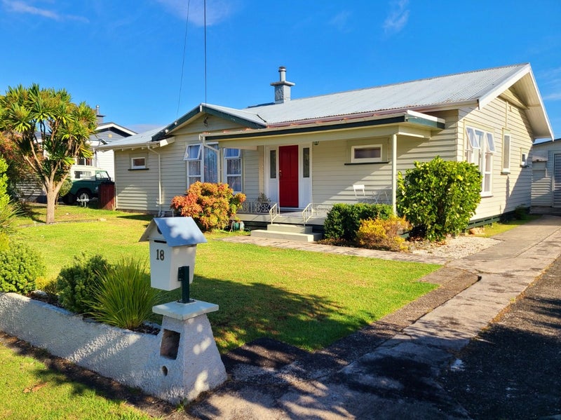 18 Dinniss Avenue, Regent, Whangarei - Carousel 1