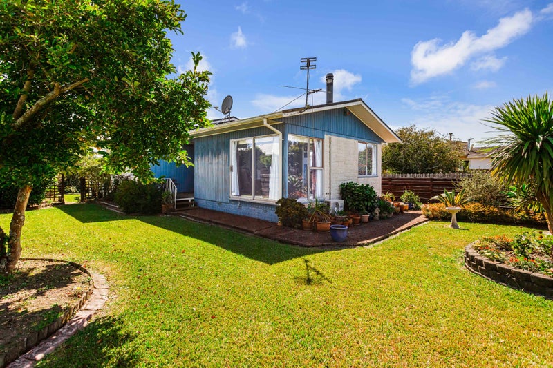 11 Newland Grove, Henderson, Auckland - Carousel 2