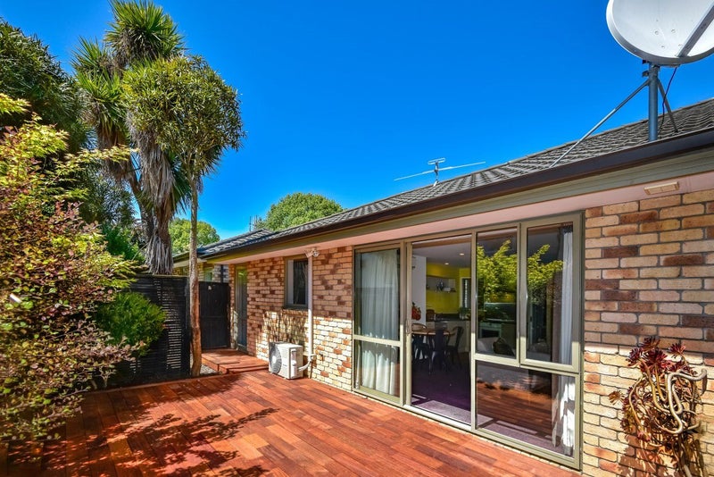 16B Defoe Place, Waltham, Christchurch - Carousel 1