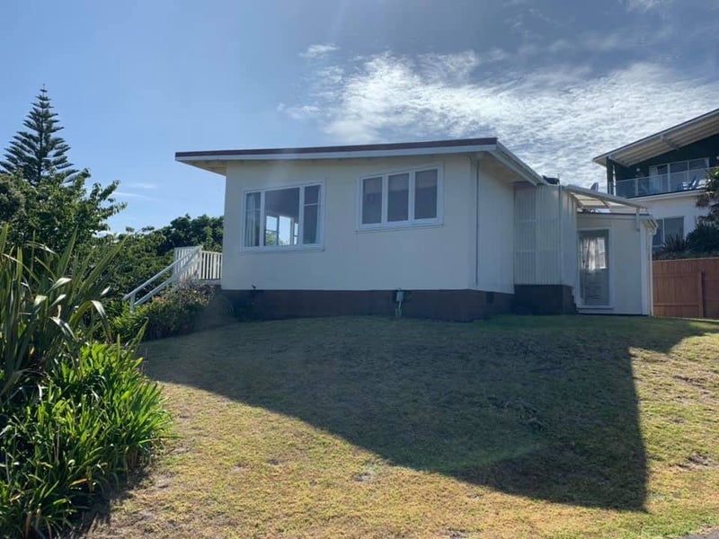 18 Toru Road, Paraparaumu Beach, Paraparaumu - Carousel 1